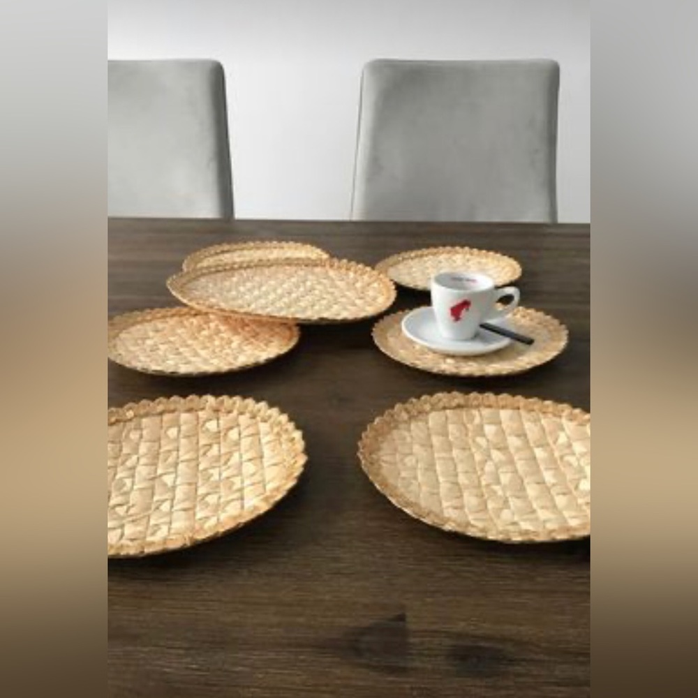 Place Mats x  7 
Genuine RATTAN 
Spain